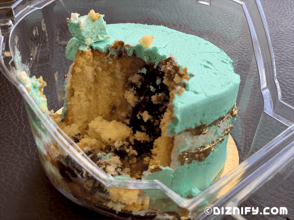 How to Ice a Perfect Green Ombre Cake for Beginners - XO, Katie Rosario