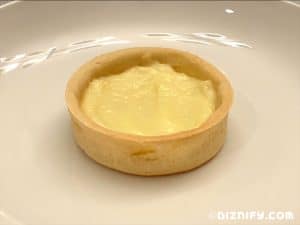 Pastry cream in the tart shell