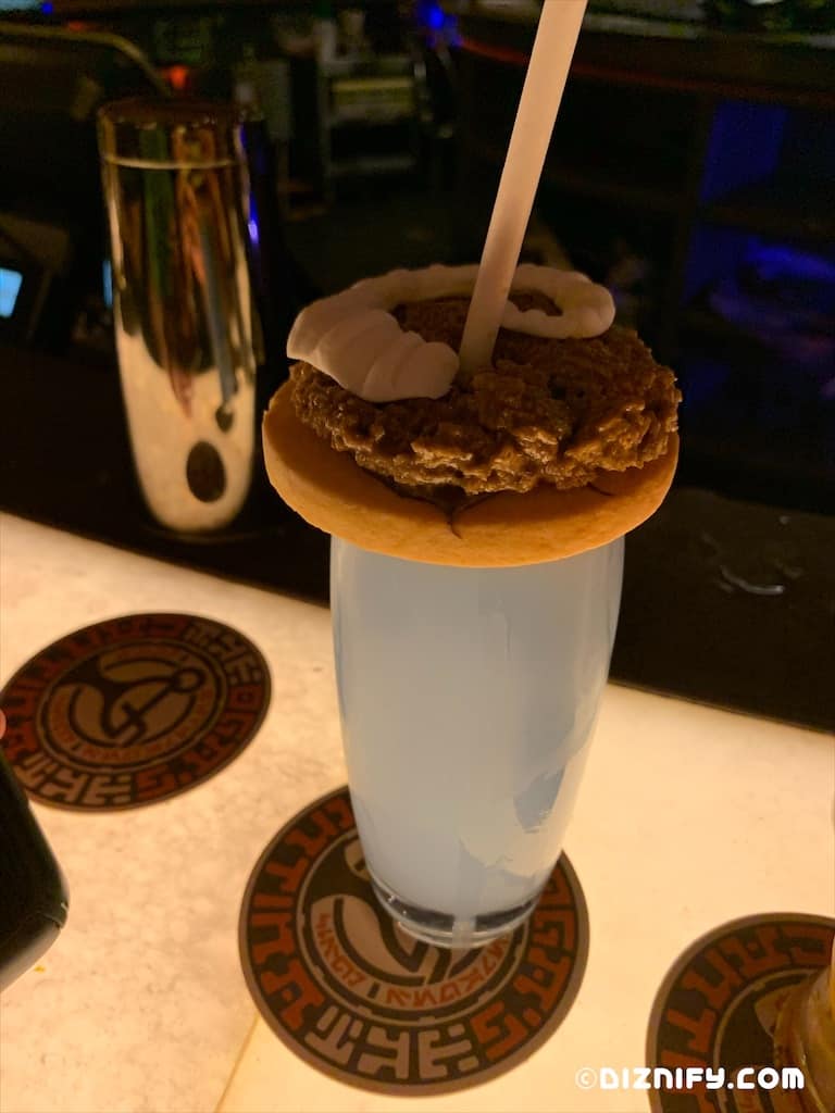 Bantha cookie on top of Blue Bantha drink