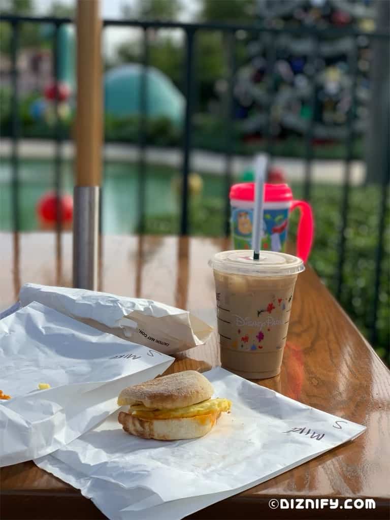 hollywood studios Starbucks breakfast